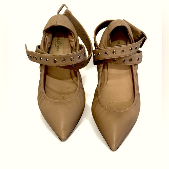 Valentino Pointed Toe Love Latch Ankle Strap Nude Pink Flats with Grommets - Picture 2 of 10